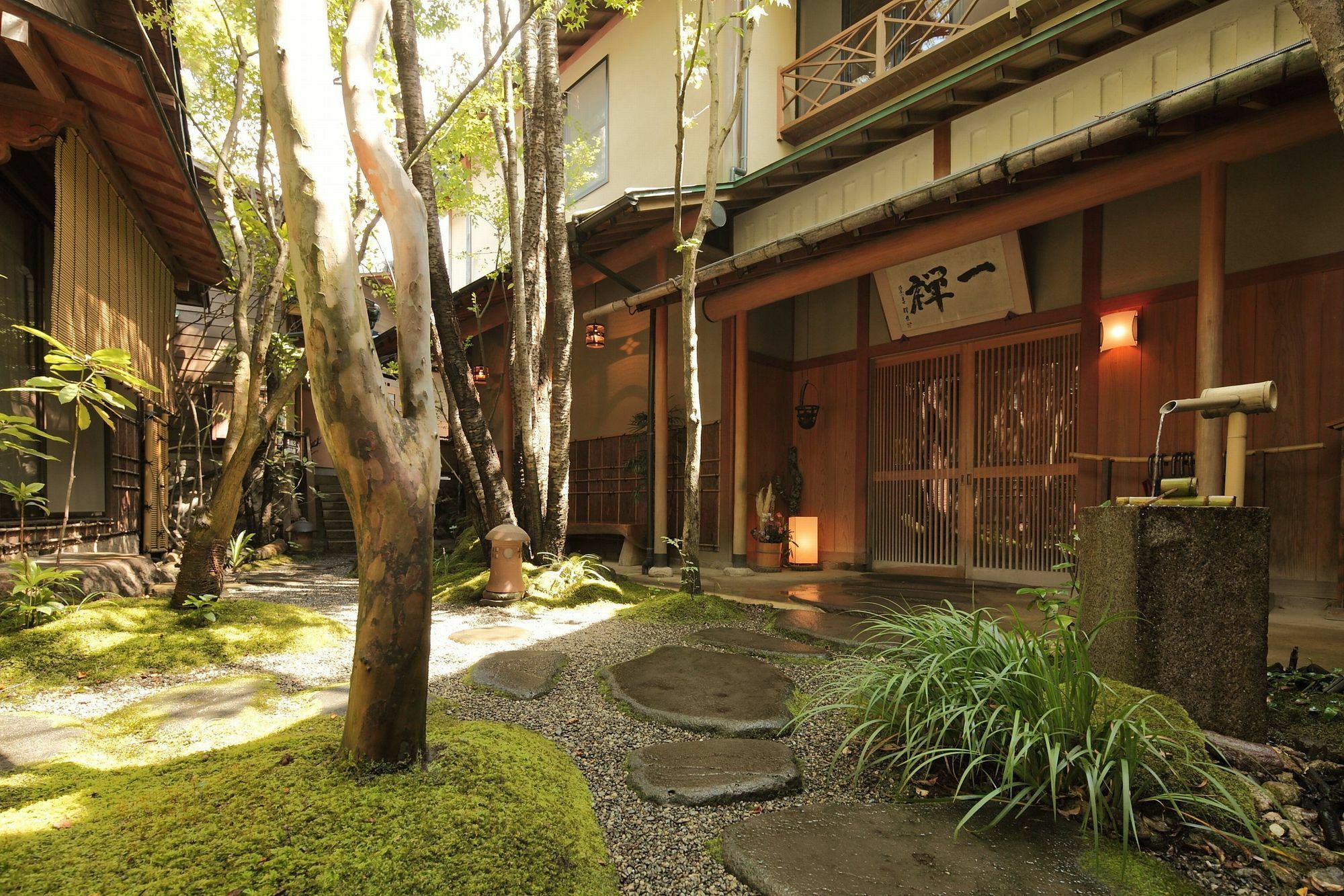 Отель Oyado Ichizen Юфу Экстерьер фото